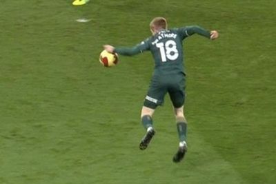 Wasit Sahkan Gol Handball Middlesbrough, Ferdinand: Apa Gunanya VAR?