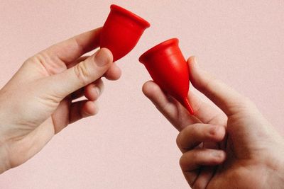 Mitos Keperawanan & Menstruasi: Apakah Selaput Dara Menghalangi Kebersihan Menstruasi?