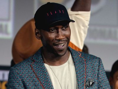 Mahershala Ali akan Bergabung dengan Scarlett Johansson di Film Baru Jurassic World