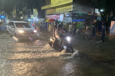 Detik-detik Belasan Motor Mogok dan Terbawa Arus Banjir di Parepare