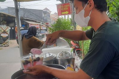 Cuma Dagang Es Doger 4 Jam Langsung Habis Laku 400 Gelas! Apa Istimewanya?