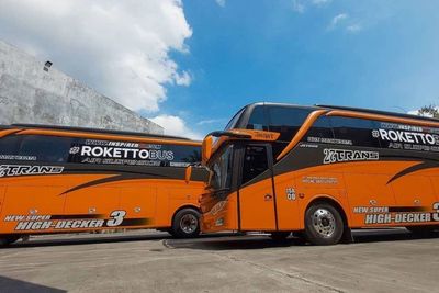 Bukan Angkut Turis, Bus Ini Disulap jadi Kafe Keliling! Apa Aja Isinya?
