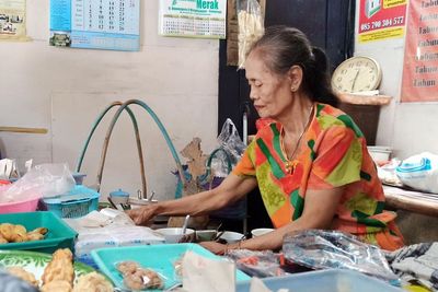 Buka Sejak 1984, Es Dawet dan Jajanan di Sini Harganya Cuma Rp1.000
