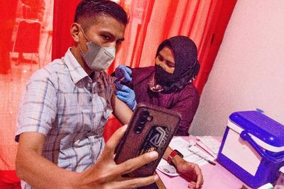 Pasien Omicron yang Sudah Vaksin Bergejala Lebih Ringan daripada Pasien yang Belum Vaksin
