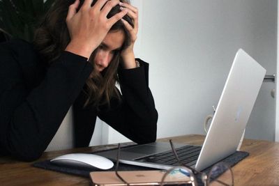 Pentingnya Melihat Kesehatan Mental Pekerja, Mereka juga Rentan Alami Depresi