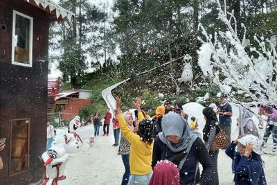 Belum Banyak yang Tahu, di Lereng Gunung Lawu Bisa Main Salju!