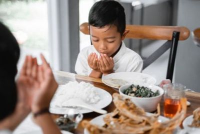 5 Etika Makan Teraneh di Dunia, Ada yang Tidak Boleh Mengucapkan Terima Kasih
