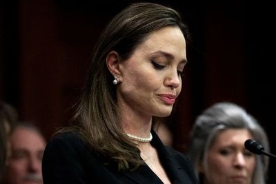 Angelina Jolie Menangis Saat Pidato Mendukung UU Anti Kekerasan Terhadap Perempuan
