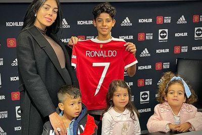 Cristiano Ronaldo Junior Teken Kontrak di MU, Georgina: Ibu Mencintaimu!