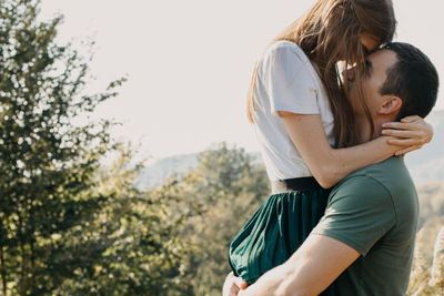Sederet Tanda Love Language Kamu Adalah Sentuhan Fisik