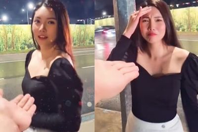 Viral Cewek Cantik Terbentur Tiang Listrik, Seakan Kegirangan Ketemu Tambatan Hati