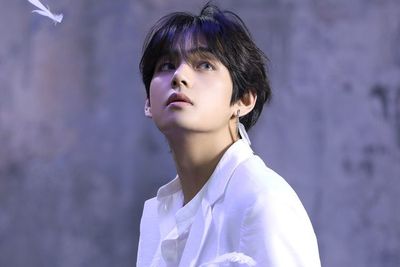 Lagu Christmas Tree dari V BTS Tercatat Sebagai OST Korea dengan Chart Terpanjang