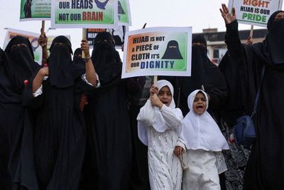 India Larang Wanita Kenakan Hijab, AS: Itu Melanggar Kebebasan Beragama!