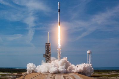 Ini yang Terjadi Jika Roket SpaceX Menabrak Bulan, Bumi Akan Terkontaminasi Mikroba?