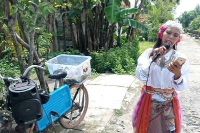 Kisah Sedih di Balik Penjual Gorengan Berkostum Nyi Roro Kidul, Sempat Dianggap Hina!