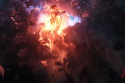 Misteri Sosok Berkilau Keemasan di Trailer Doctor Strange 2 , Fans MCU Main Tebak-tebakan