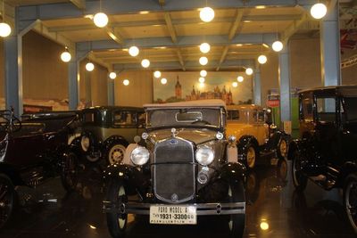 Cuma di Sini Kamu Bisa Foto dengan Koleksi Mobil Sultan, Termasuk Mobil James Bond!