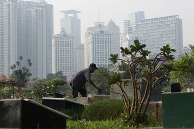Lomba Mencari Nisan di Makam, Hadiahnya Bikin Penasaran! Berani Ikutan?