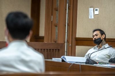 Hari Ini, Jaksa Bacakan Tuntutan Kasus Dugaan Pengancaman Jerinx ke Adam Deni