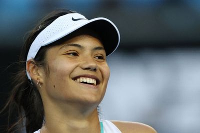 Momen Emma Raducanu Dilamar Bocah saat Bertanding, Sang Petenis Tersipu