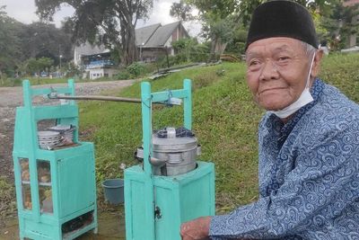 Kisah Kakek Kasmun, Jualan Bakso 45 Tahun Demi Biayai Sekolah Anak dan Cucu