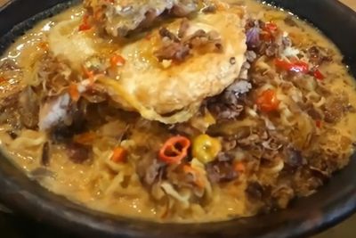 Makan Indomie Dicampur Garang Asem Ditambah Keju Mozarella! Gimana Rasanya?