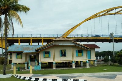 Rumah The Real Sultan ! Bergaya Melayu Kuno Pakai Cat Emas Ratusan Tahun!