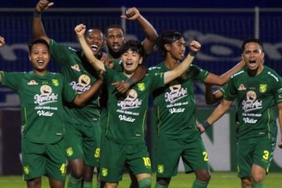 Aji Santoso Pelatih Persebaya Menegaskan Timnya Belum Menyerah!