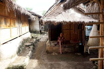Melihat Budaya Dusun Adat Sade, Rumahnya Ada Campuran Kotoran Kerbau!