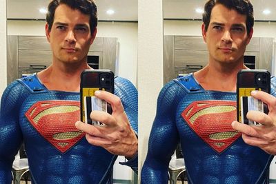 Brad Abramenko Kejutkan Penggemar, Pamer Kostum Superman di Episode Terakhir Peacemaker