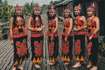 Sejarah Asal-Usul Suku Dayak Berasal dari Kalimantan