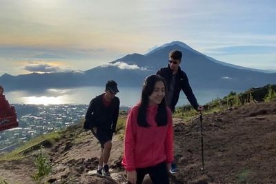 Kintamani, Bali Enggak Cuma Asyik Buat Ngopi Tapi Juga Hiking ke Mount Batur
