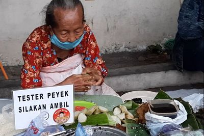 Lupis Mbah Satinem, Antrenya Pakai Nomor Diburu Artis Korea hingga Masuk Netflix