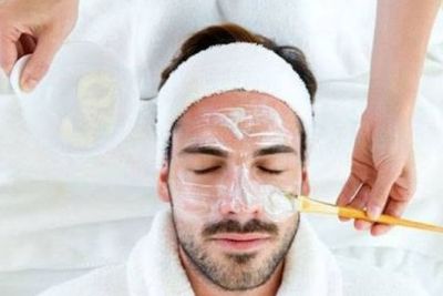 Kaum Adam Cenderung Peduli Penampilan Saat WFH, Terbukti yang Cari Info Soal Skincare