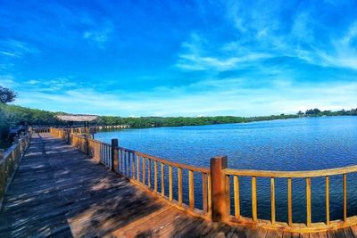 Bukan Bali! Ini Tempat yang Cocok Buat Bulan Madu, Ada Danau Air Asinnya