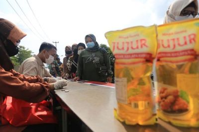Pasangan Suami Istri di Banten Timbun 9.600 Liter Minyak Goreng