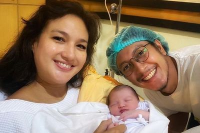 Lahir di Tanggal Cantik, Anak Dimas Anggara dan Nadine Chandrawinata Bikin Netizen Gemas