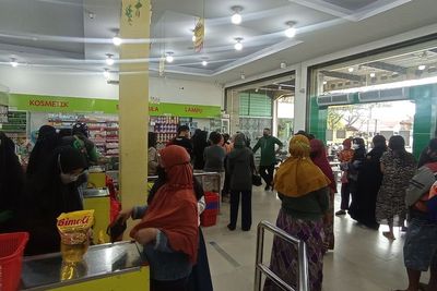 Di Minimarket Ini Beli Minyak Goreng Harus Pakai KK, Emak-emak Heboh!