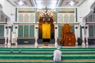 Bacaan Latin Niat Sholat Hajat dengan Arti dan Tata Caranya