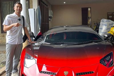 Ulang Tahun, Raffi Ahmad Hadiahi Asisten Mobil: Sampe Rumah Cuma Bisa Meluk Emak - Bapak