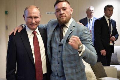 Momen Conor McGregor Sok Asik Rangkul Vladimir Putin, Langsung Ciut Ditatap Paspampres
