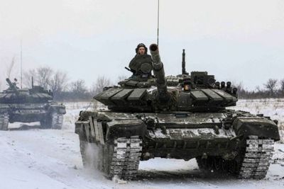 Tank Rusia Lindas Mobil Warga Ukraina, Penumpang Lansia Selamat meski Kendaraan Ringsek