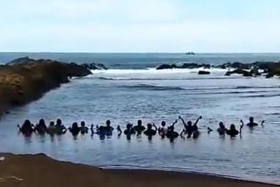 Gelar Ritual di Pantai Watu Ulo Jember, Belasan Warga Nganjuk Dibubarkan Polisi