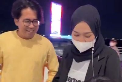 Pergi ke Paris, Ririe Fairus Diantar Ayus Sabyan ke Bandara, Isyaratkan Rujuk?