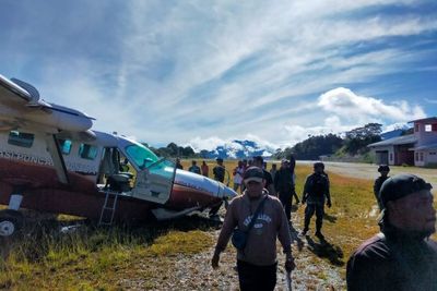 Pecah Ban, Pesawat Pengangkut Sembako Tergelincir di Papua Pagi Tadi