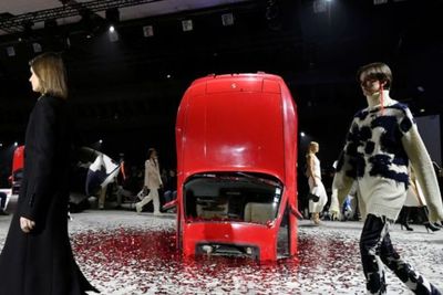 Di Tengah Perang Rusia-Ukraina Paris Fashion Week Tetap Digelar