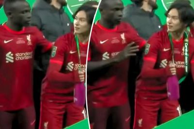 Muslim Taat, Sadio Mane Tolak Ajakan Minamino untuk Rayakan Kemenangan Pakai Sampanye