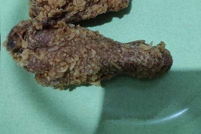 Pesan Ayam Goreng di Restoran Cepat Saji, Traveler Ini Syok Lihat Bentuk yang Datang