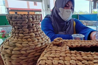 Ide Bisnis! Kerajinan Limbah Eceng Gondok Cuan Rp10 Juta Sebulan