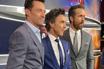 Hugh Jackman Lanjutkan Permusuhannya dengan Ryan Reynolds di Premiere The Adam Project